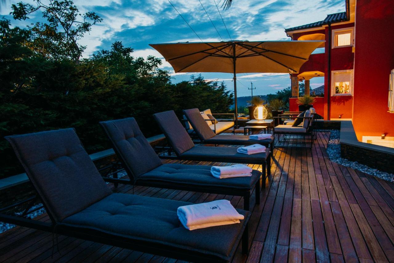 Villa Sunset Pool & Spa Apartments Zgornje Skofije Exterior photo