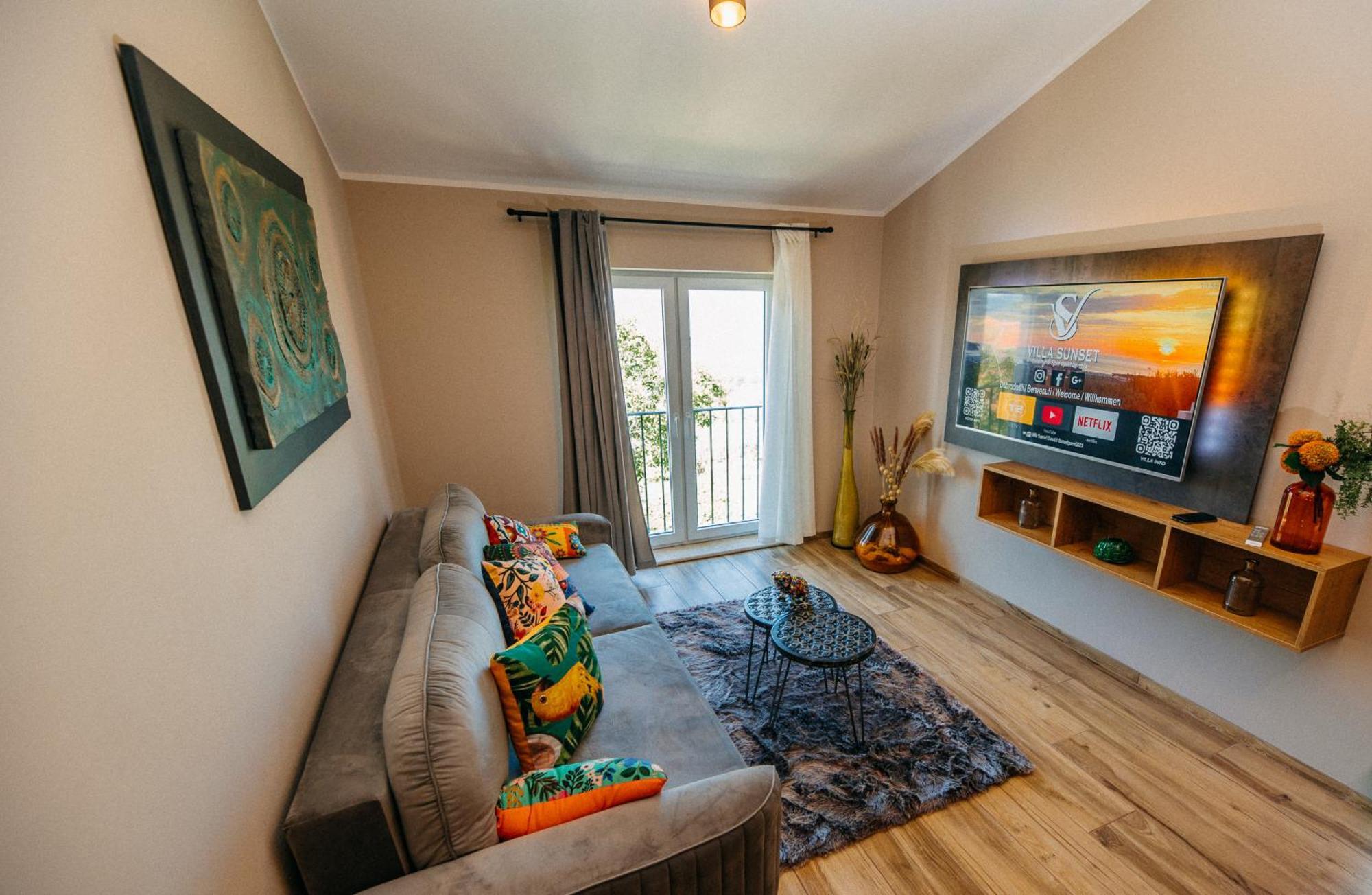 Villa Sunset Pool & Spa Apartments Zgornje Skofije Exterior photo