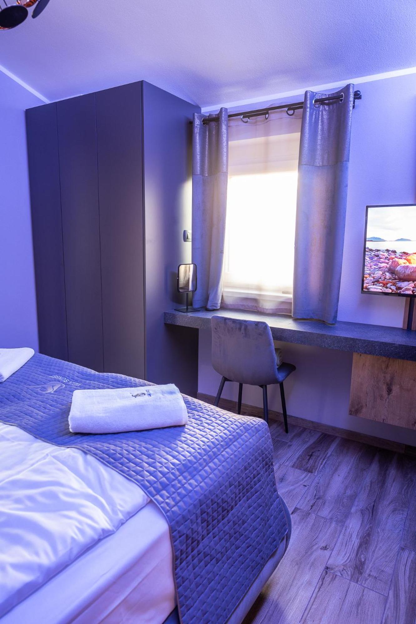 Villa Sunset Pool & Spa Apartments Zgornje Skofije Room photo