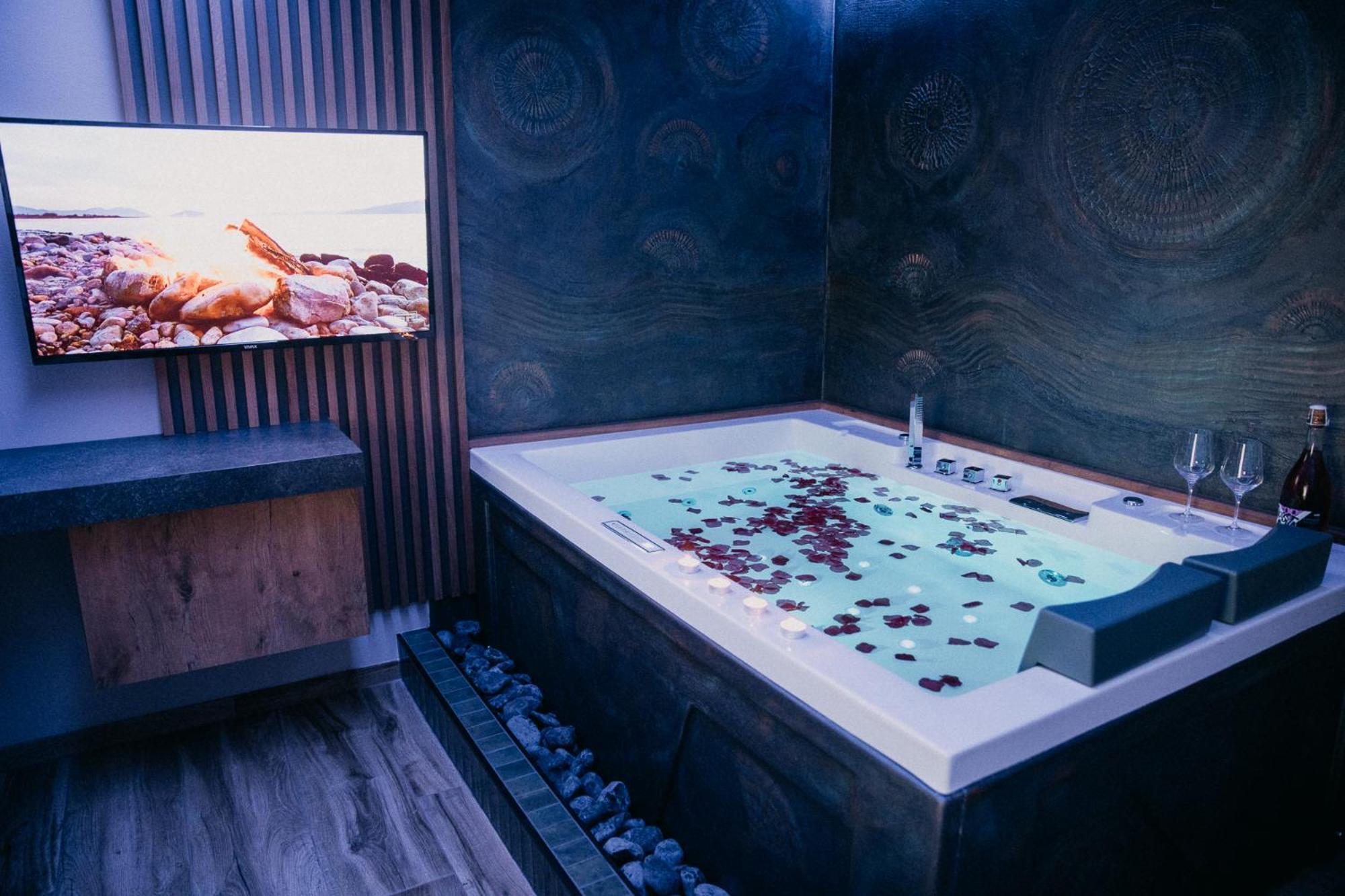 Villa Sunset Pool & Spa Apartments Zgornje Skofije Room photo